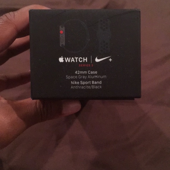 Nike Apple Series 3 Watch with GPS+Cellular 42mm. - Picture 4 of 8